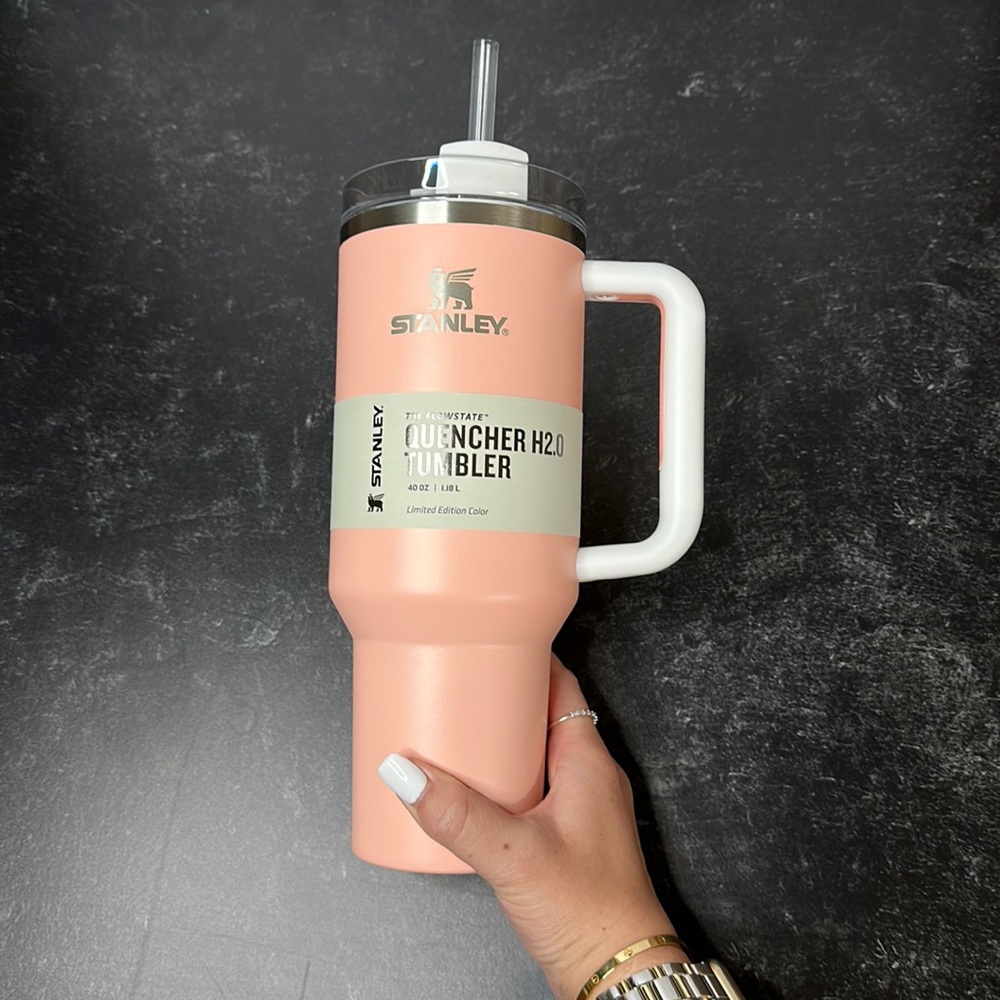 Stanley RARE 40oz Quencher H2.0 Flowstate Tumbler Peach LIMITED EDITION